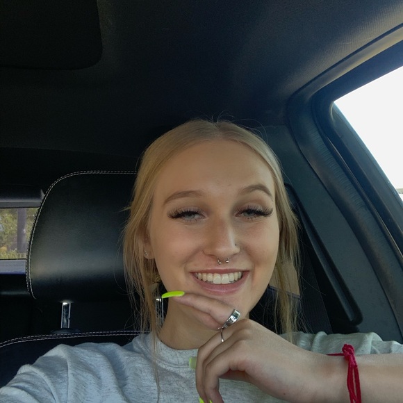 Meet your Posher, Chloe - Picture 1 of 1